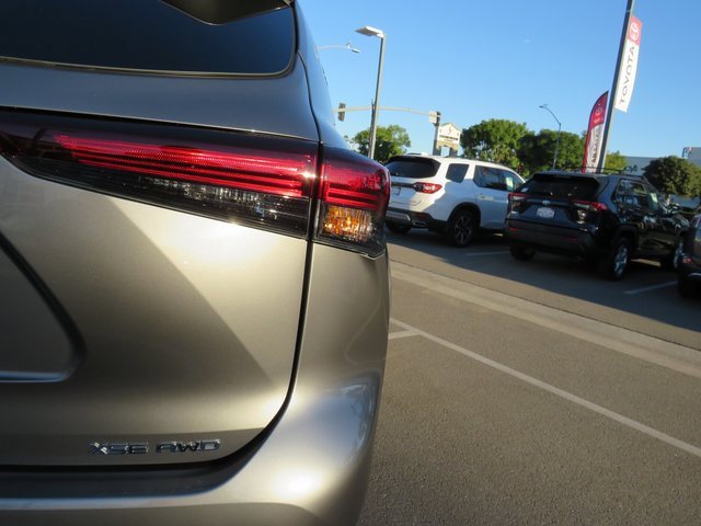 New 2026 Toyota Highlander XSE image 11