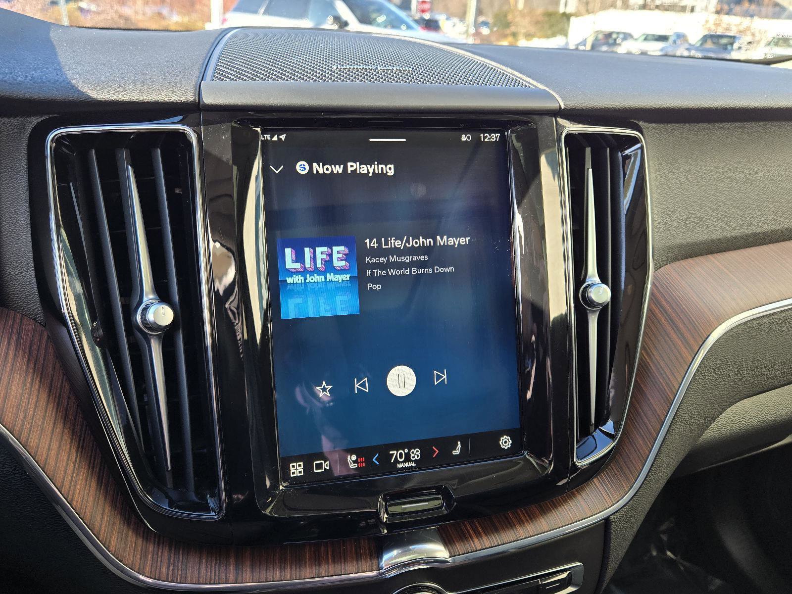 Used 2024 Volvo XC60 B5 Plus image 24