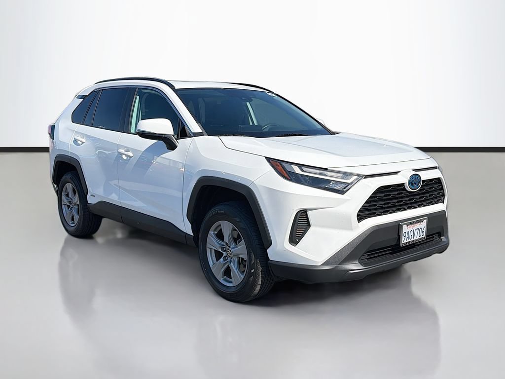 Used 2022 Toyota RAV4 XLE w/ Convenience Package AWD/4WD image 3