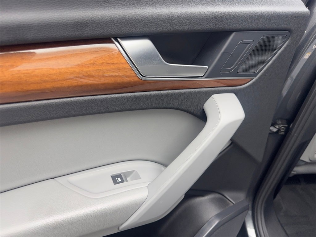 Used 2022 Audi Q5 2.0T Premium w/ Convenience Package image 39