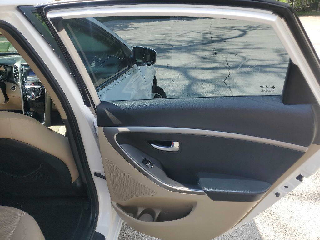 Used 2013 Hyundai Elantra GT w/ Touch & Go Pkg FWD image 21