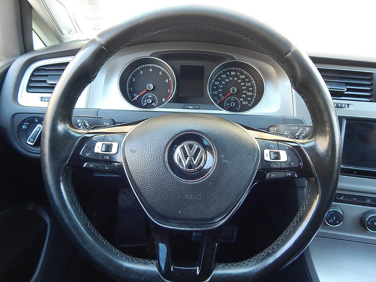 Used 2017 Volkswagen Golf SE FWD image 24