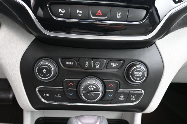Used 2021 Jeep Cherokee Limited AWD/4WD image 14