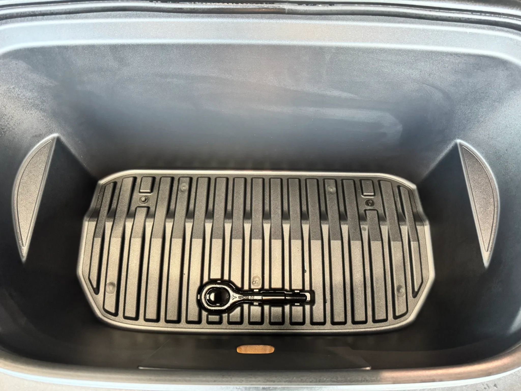 Used 2024 Tesla Model Y Long Range image 40