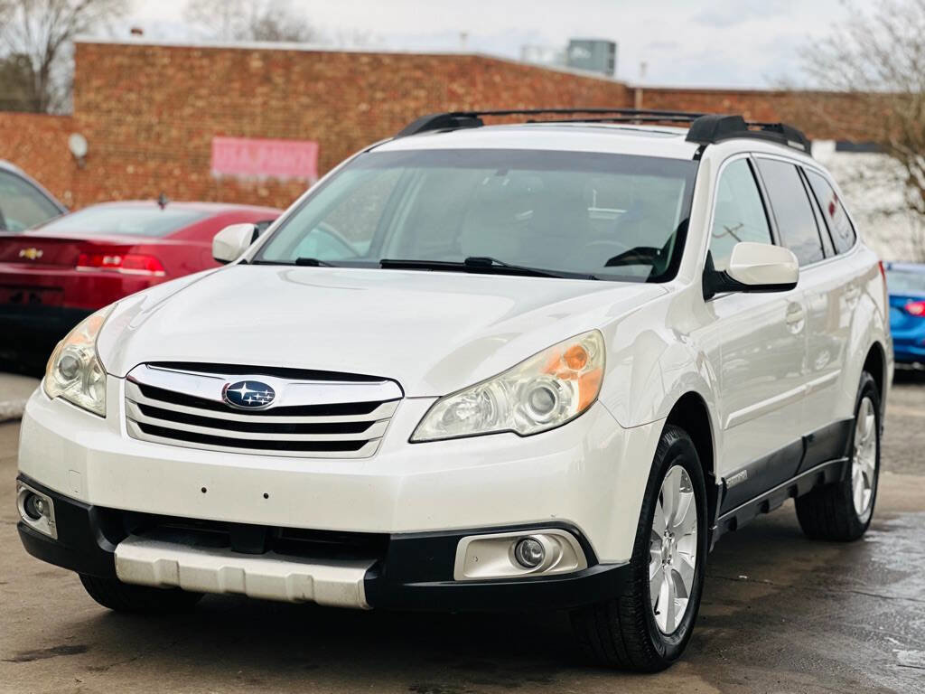 Used 2011 Subaru Outback 2.5i Limited w/ PWR Moonroof Pkg image 3
