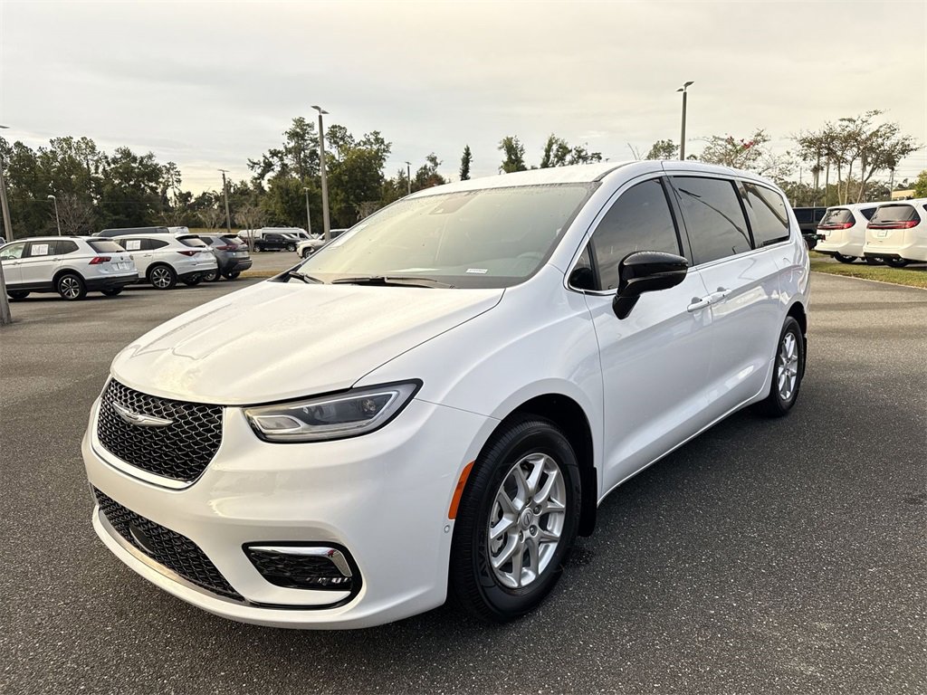 New 2026 Chrysler Pacifica Select image 7
