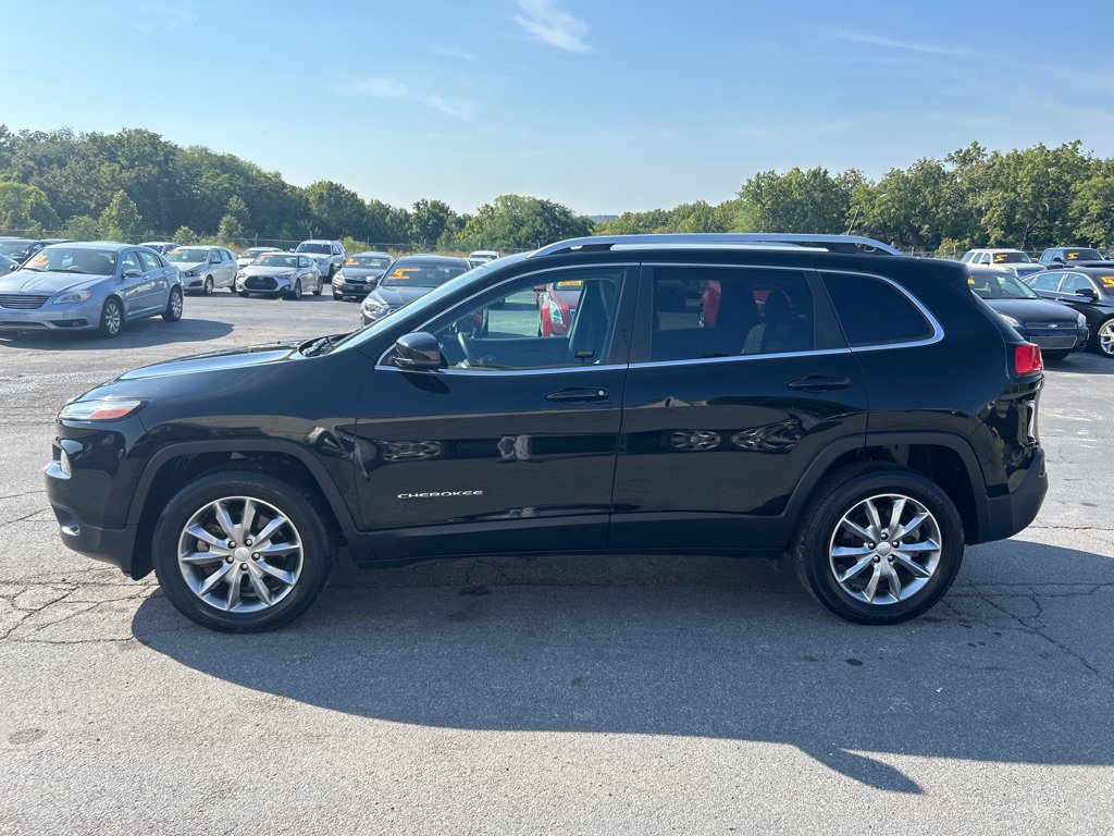 Used 2017 Jeep Cherokee Limited AWD/4WD image 1