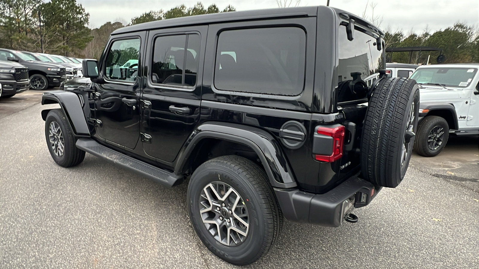 New 2026 Jeep Wrangler Unlimited Sahara AWD/4WD image 10