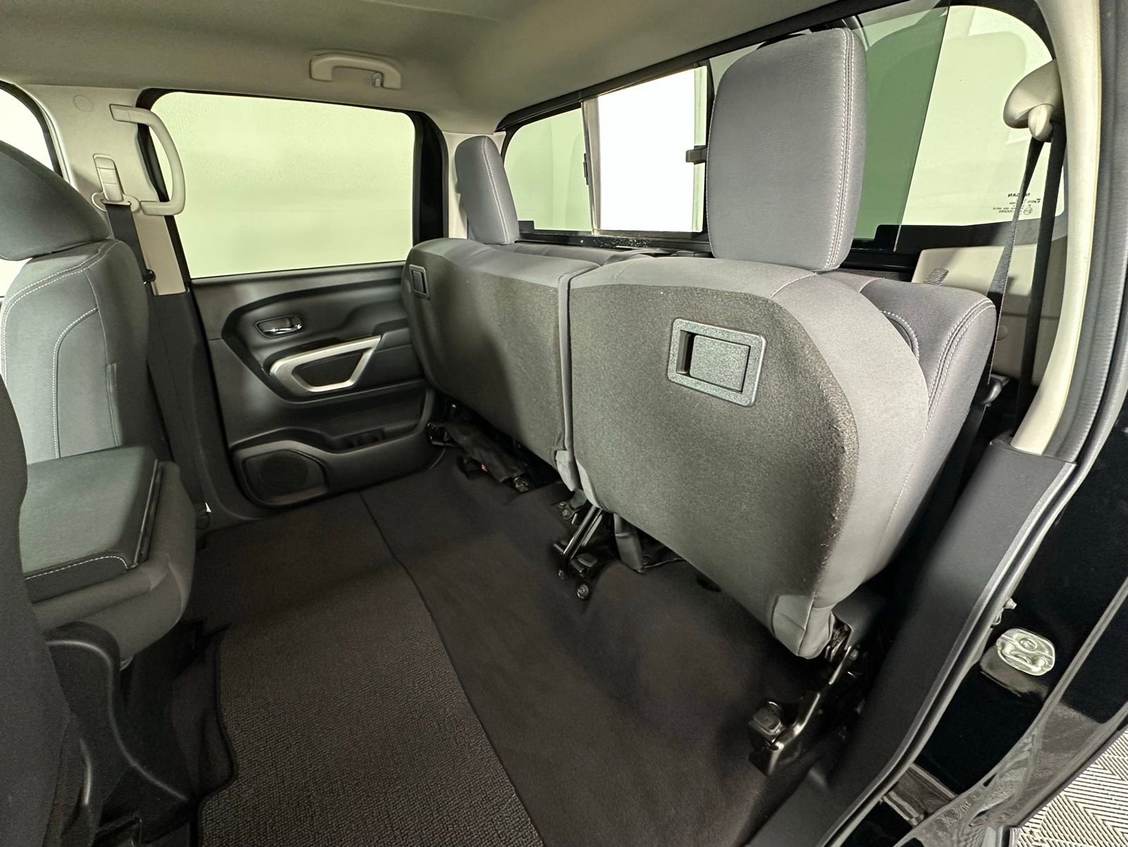 Used 2023 Nissan Titan SV image 31