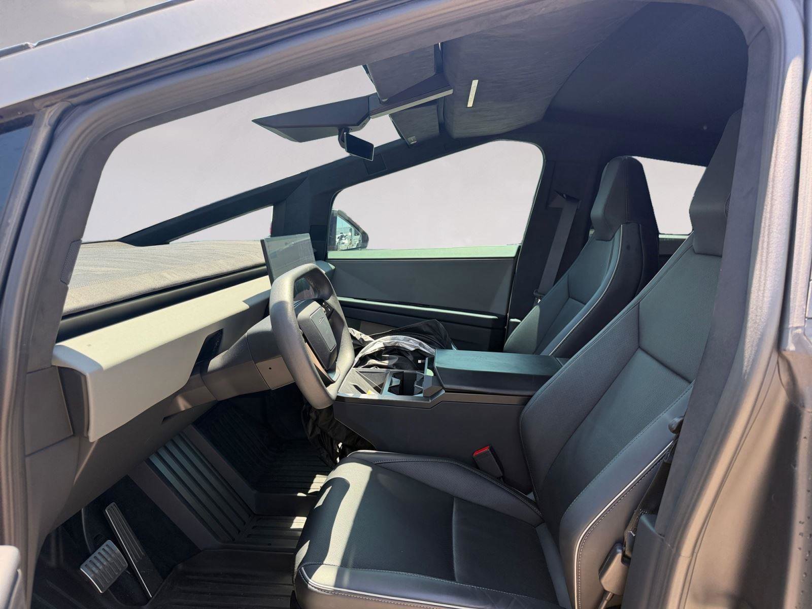 Used 2025 Tesla Cybertruck Cyberbeast AWD/4WD image 9
