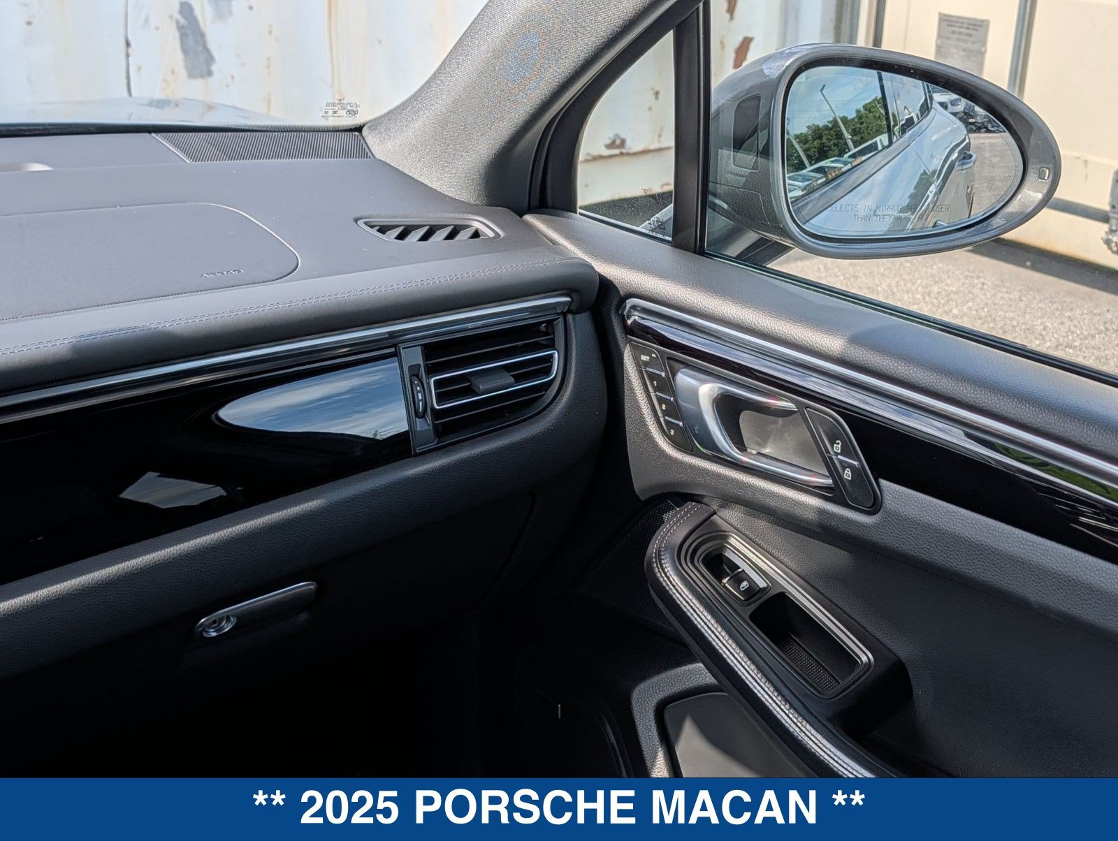 Used 2025 Porsche Macan Turbo AWD/4WD image 19