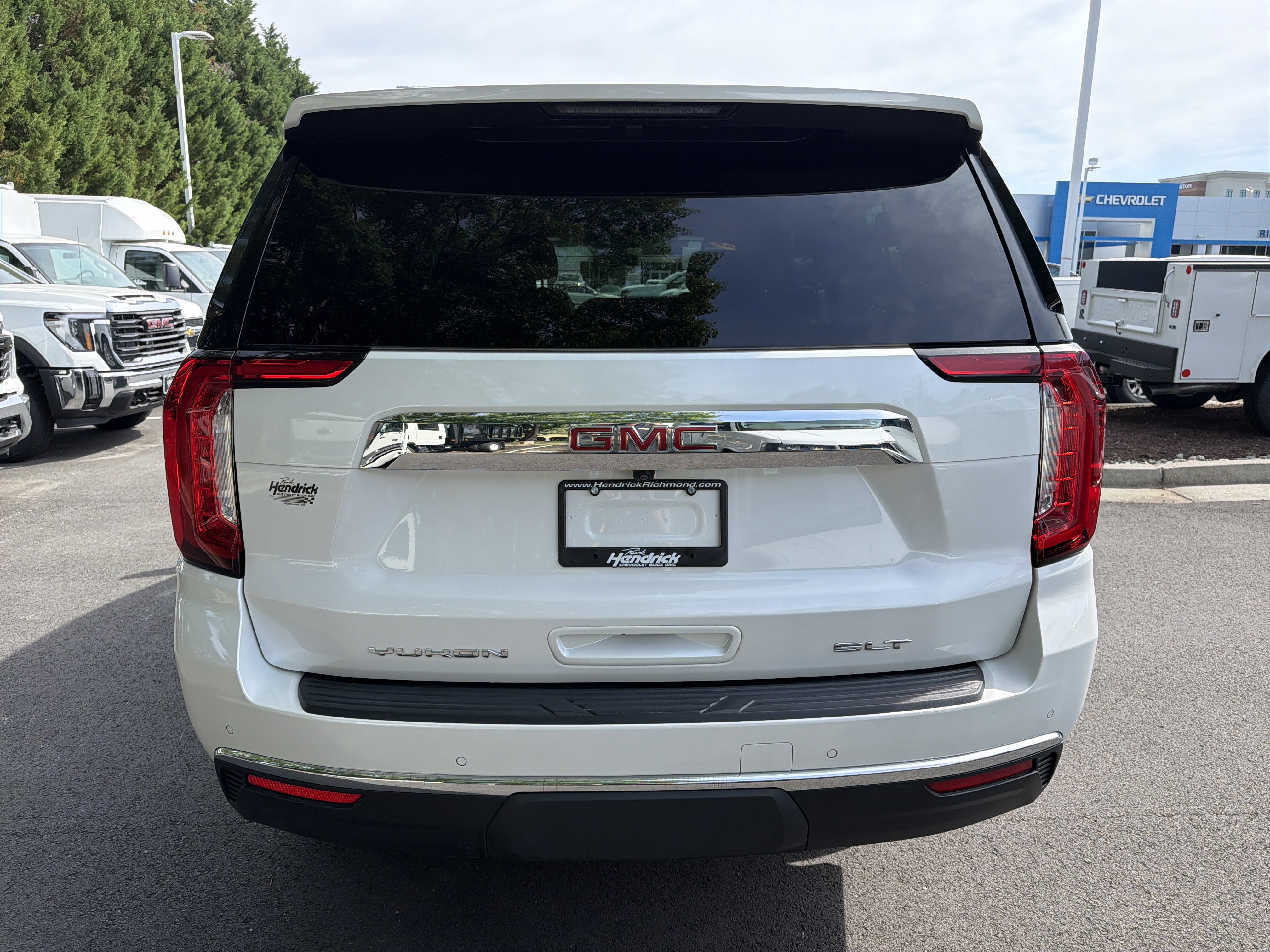 Used 2022 GMC Yukon XL SLT w/ SLT Premium Package AWD/4WD image 9
