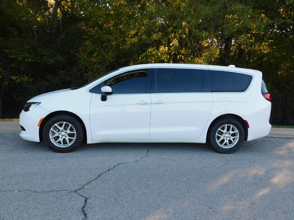Used 2020 Chrysler Voyager LX w/ Cold Weather Group FWD image 9