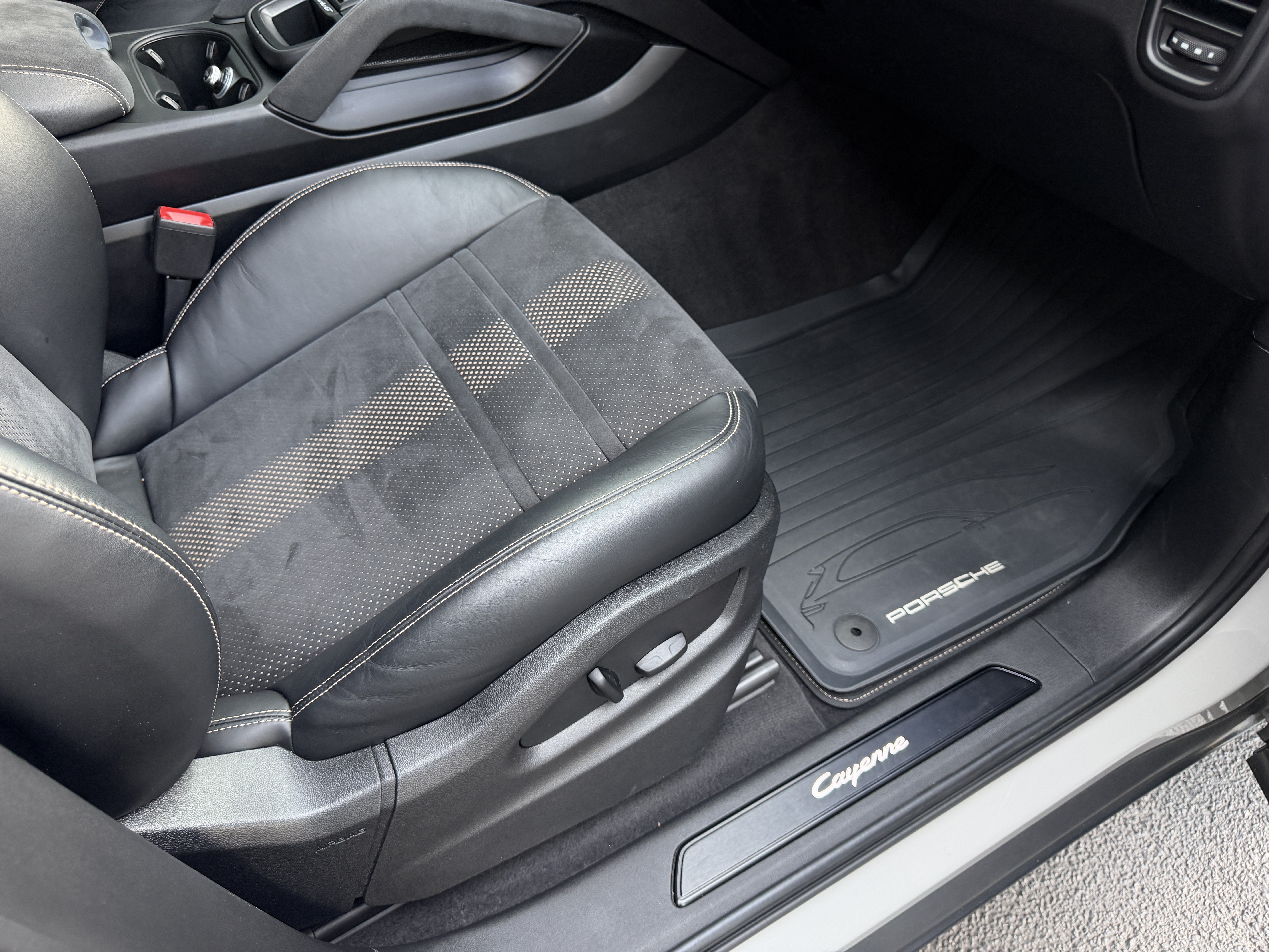 Certified 2023 Porsche Cayenne Turbo GT AWD/4WD image 20