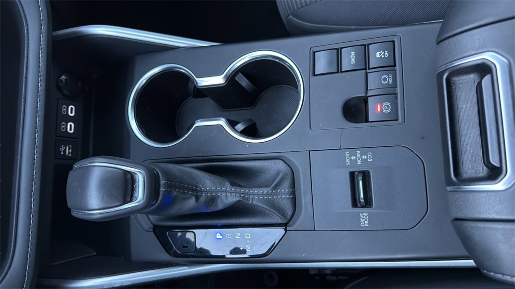 Used 2024 Toyota Highlander LE image 24