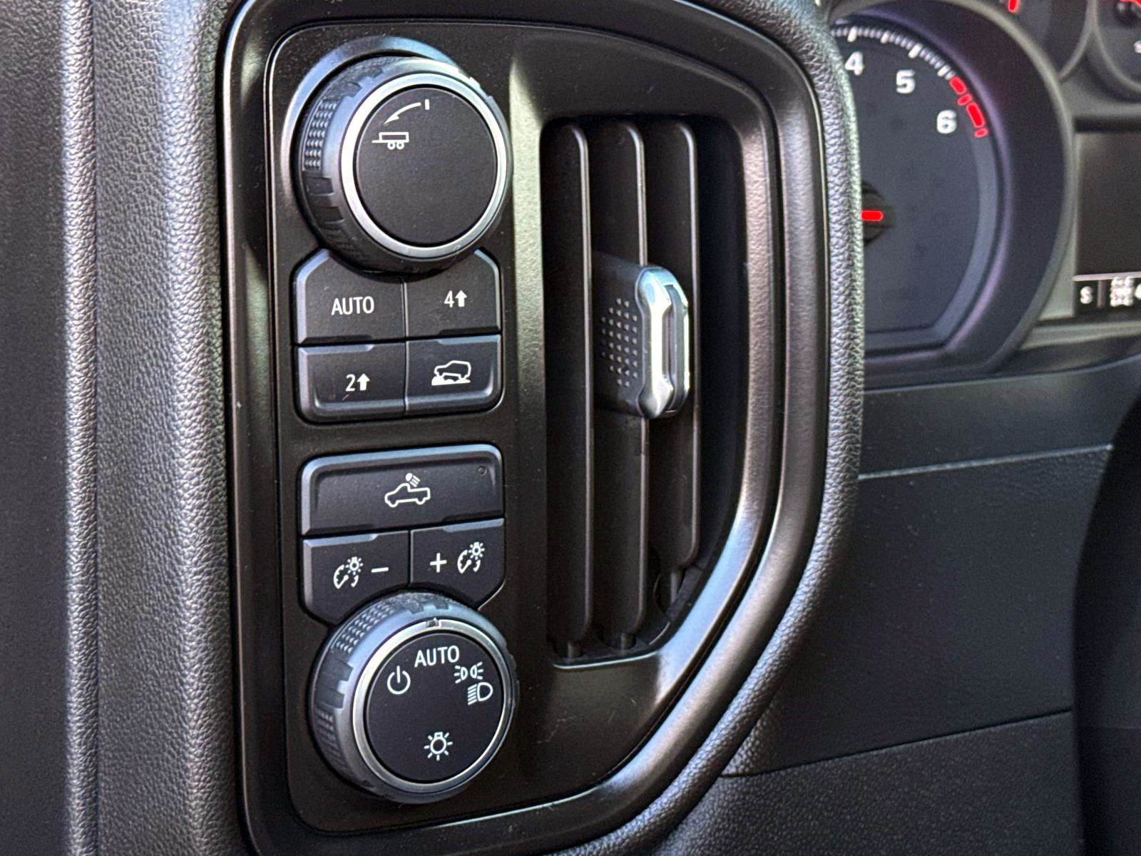 Used 2020 Chevrolet Silverado 1500 Custom w/ Custom Value Package image 16