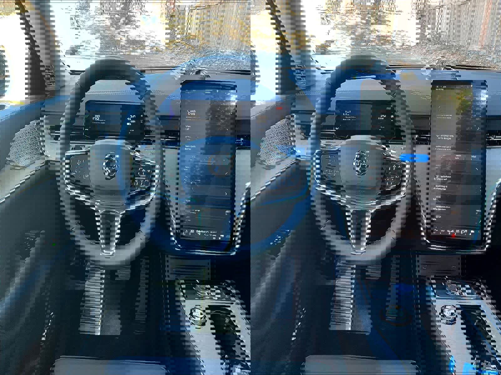 New 2025 Volvo EX90 Ultra w/ Protection Package Premier image 15