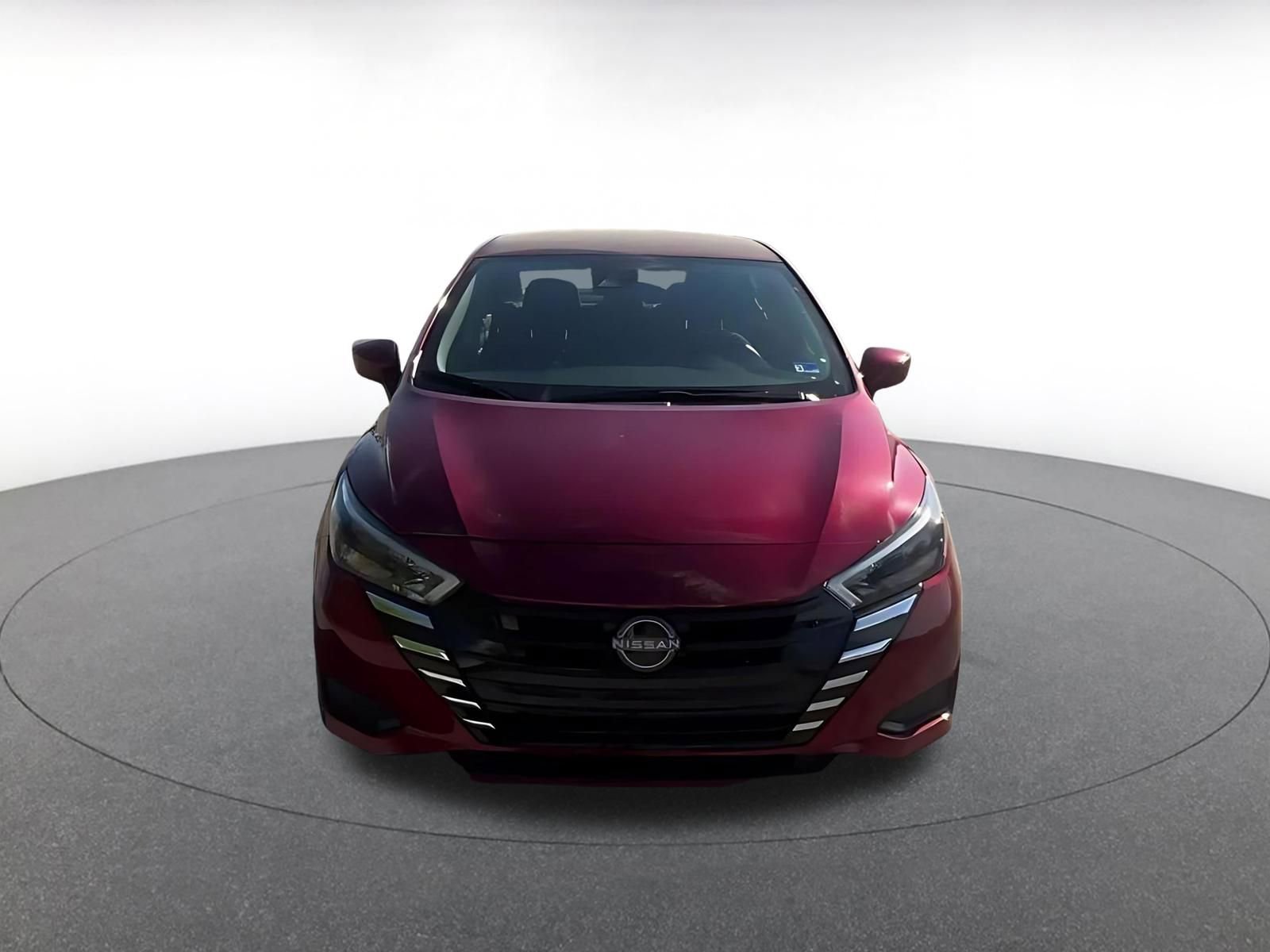 Used 2025 Nissan Versa SV image 4