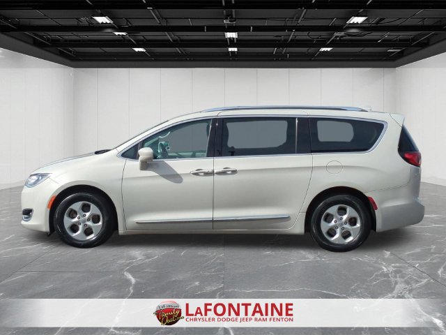 Used 2017 Chrysler Pacifica Touring-L Plus FWD image 2