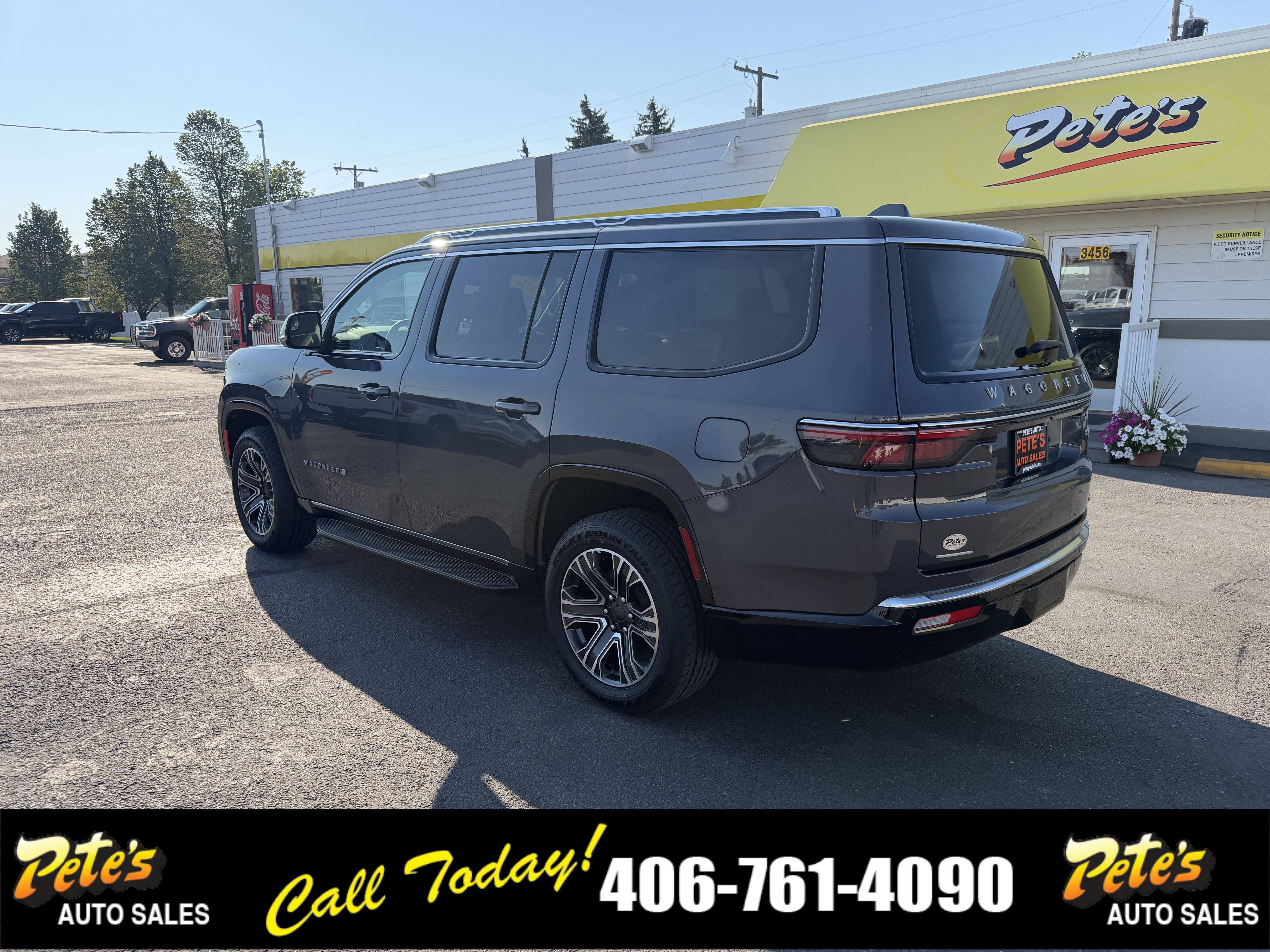 Used 2022 Jeep Wagoneer Series III w/ Flexible Seating Group AWD/4WD image 2