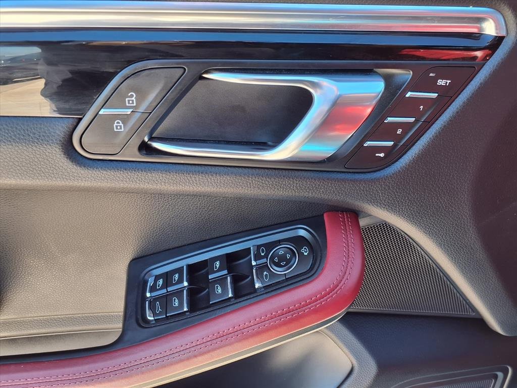 Used 2022 Porsche Macan image 16