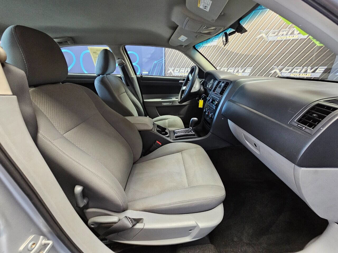 Used 2007 Chrysler 300 image 25