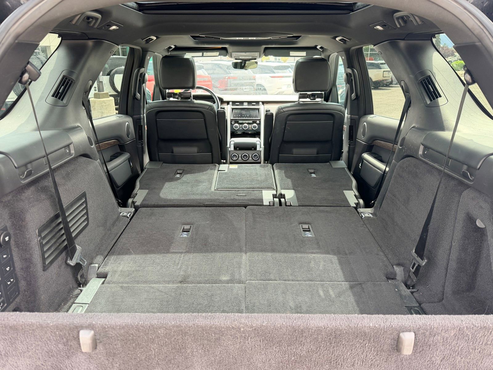 Used 2019 Land Rover Discovery HSE AWD/4WD image 24