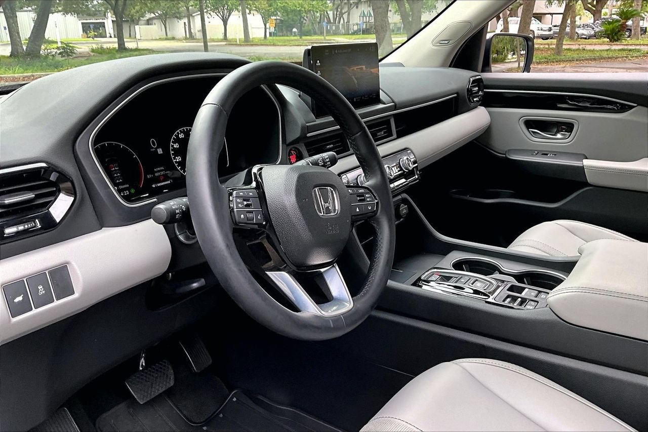 Used 2025 Honda Pilot Touring image 14