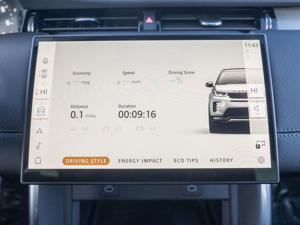 Certified 2025 Land Rover Discovery Sport Dynamic SE AWD/4WD image 25