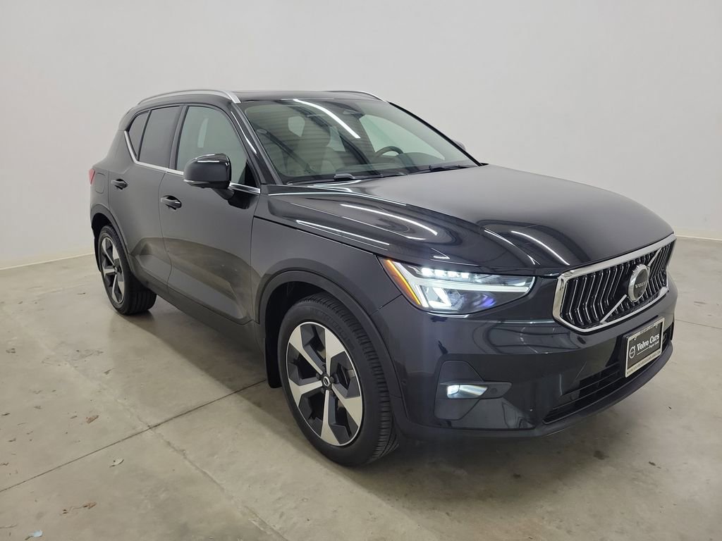 Certified 2023 Volvo XC40 B4 Plus w/ Driver Assist Package image 4