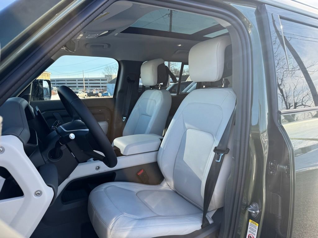 New 2026 Land Rover Defender 110 X-Dynamic SE image 12
