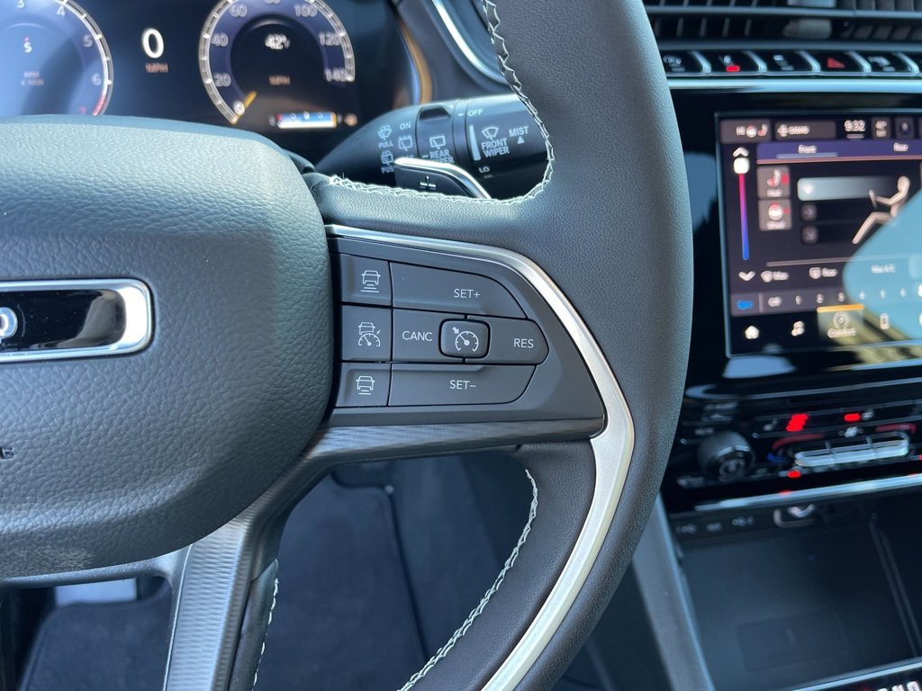 New 2025 Jeep Grand Cherokee L Altitude image 16