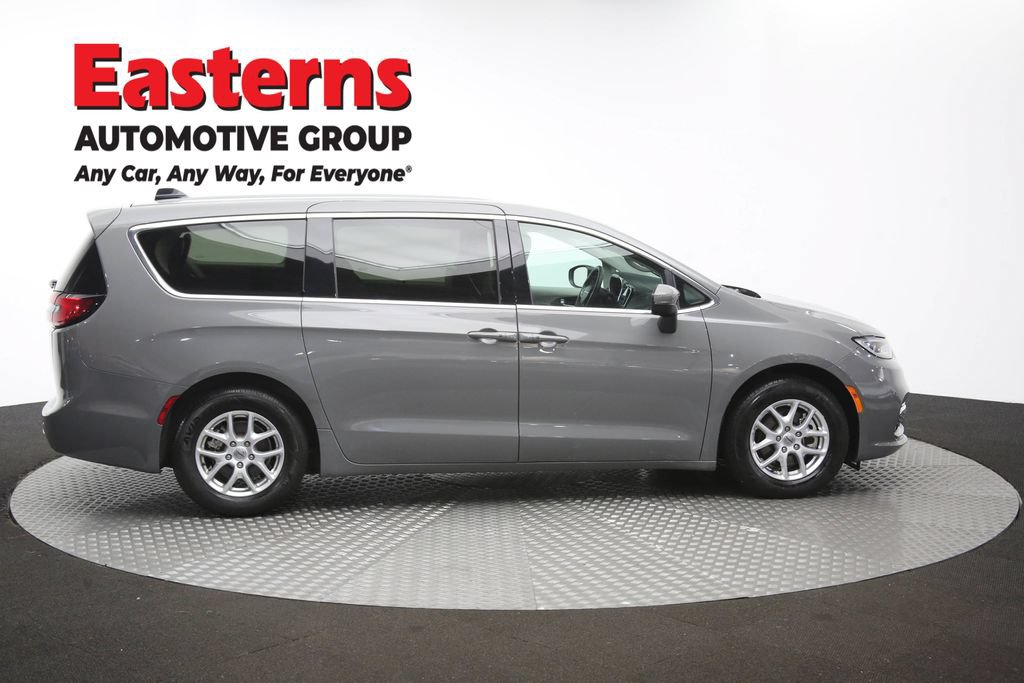 Used 2023 Chrysler Pacifica Touring-L FWD image 44