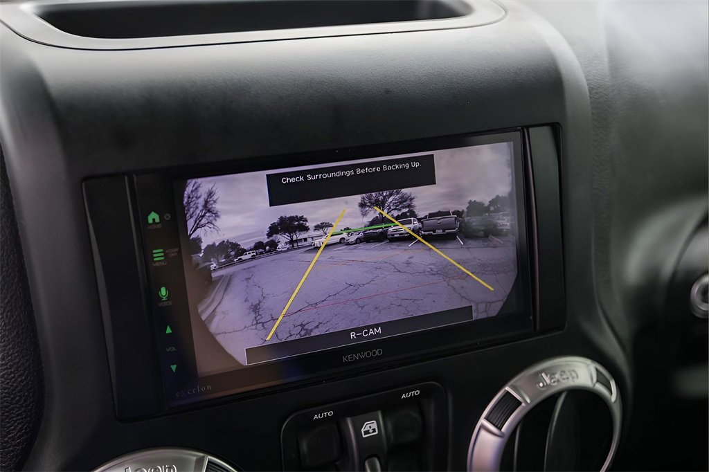 Used 2016 Jeep Wrangler Unlimited Sahara w/ Connectivity Group image 16