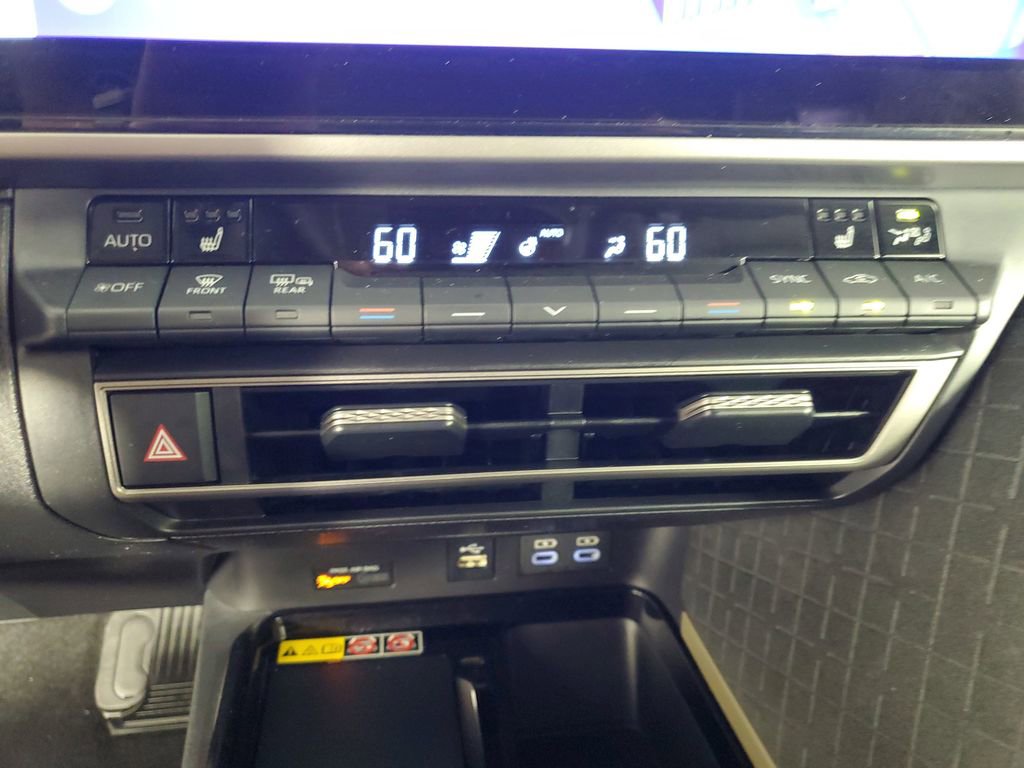 Used 2025 Toyota Camry XLE image 20