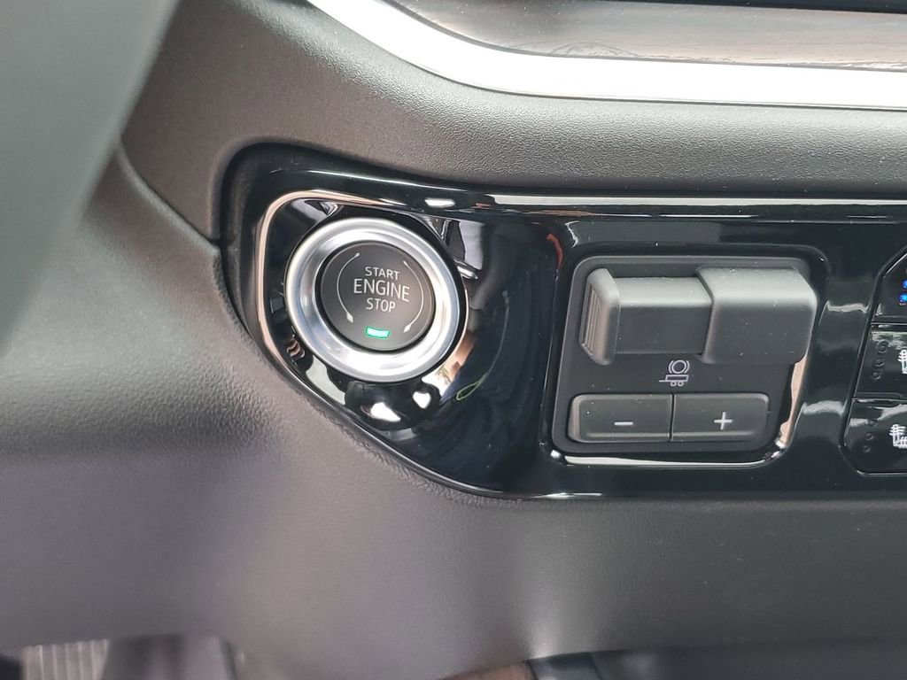 New 2025 GMC Sierra 2500 SLT w/ SLT Premium Package image 18