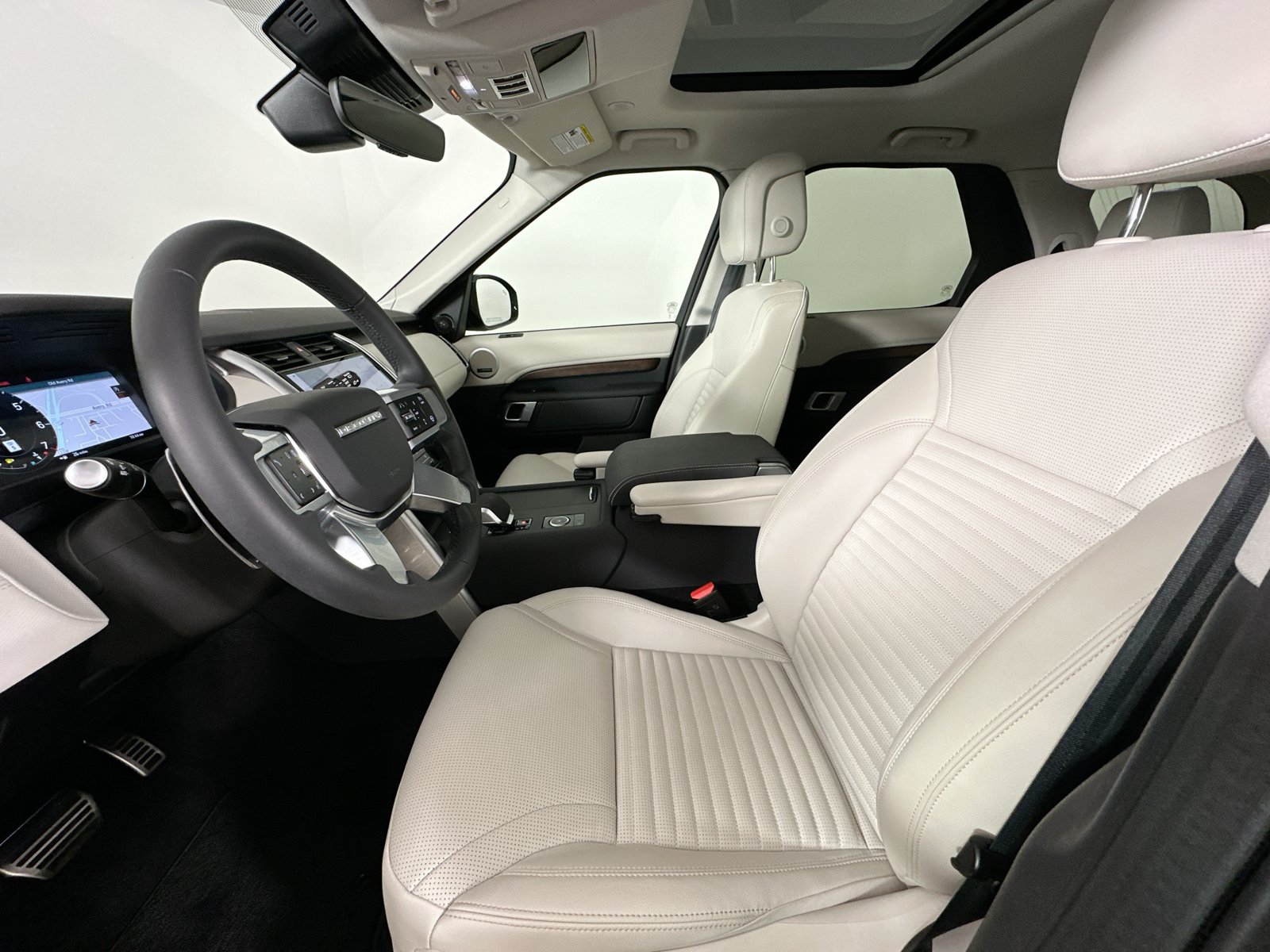 Used 2026 Land Rover Discovery Dynamic SE AWD/4WD image 33