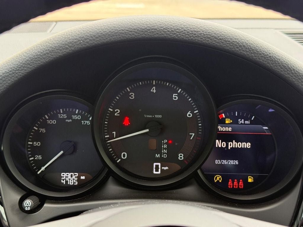Used 2025 Porsche Macan AWD/4WD image 35