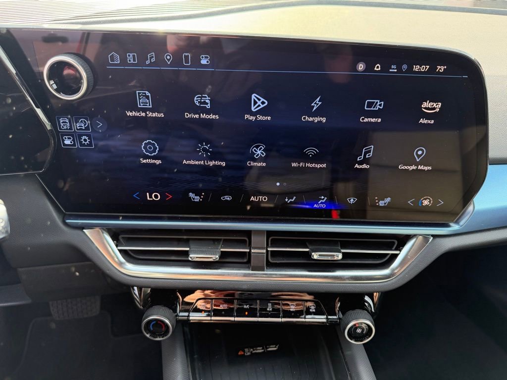 Used 2025 Chevrolet Equinox EV LT w/ Convenience Package image 11