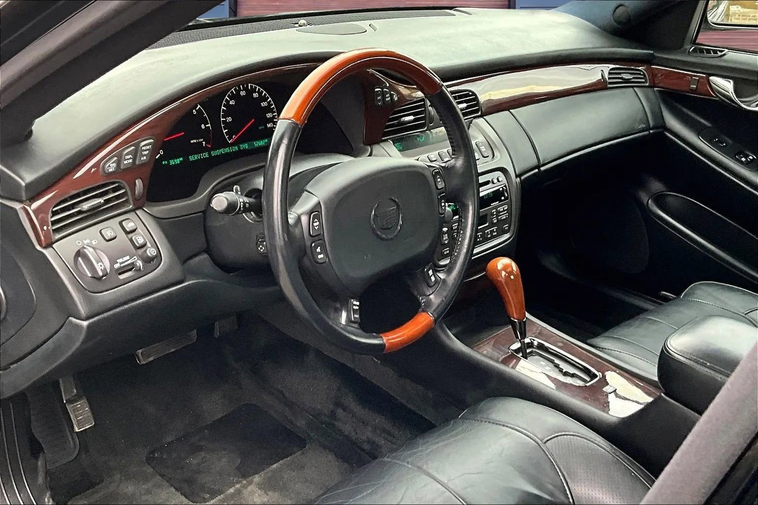 Used 2002 Cadillac De Ville DTS w/ Premium Equipment Pkg image 13