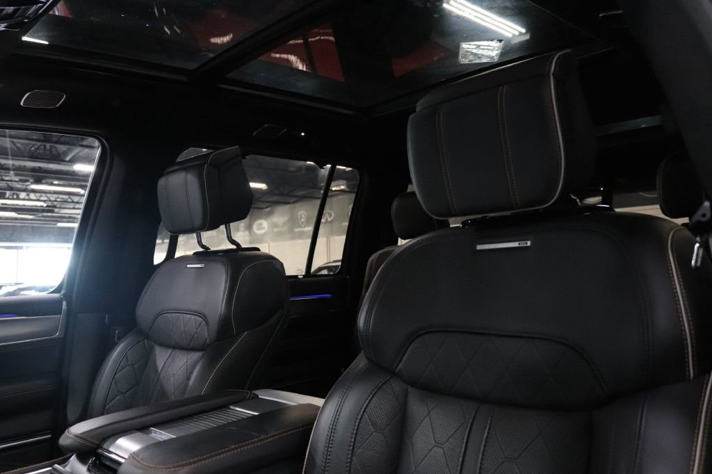 Used 2023 Jeep Grand Wagoneer Series III image 12