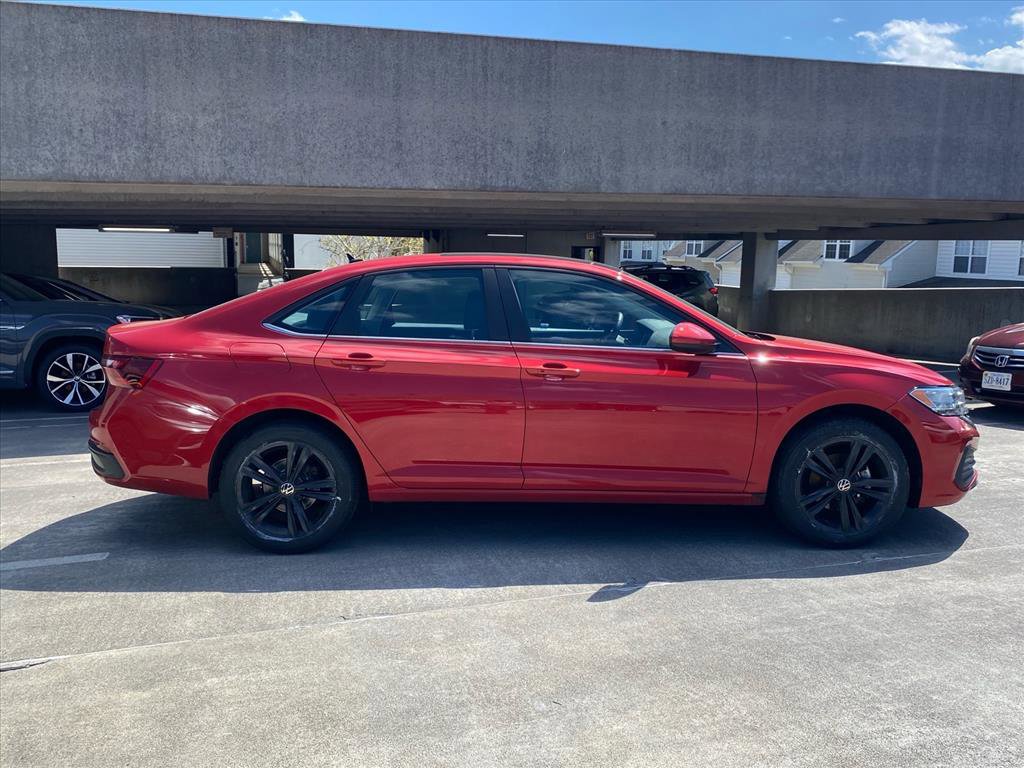 Certified 2023 Volkswagen Jetta SE w/ Panoramic Sunroof Package image 2