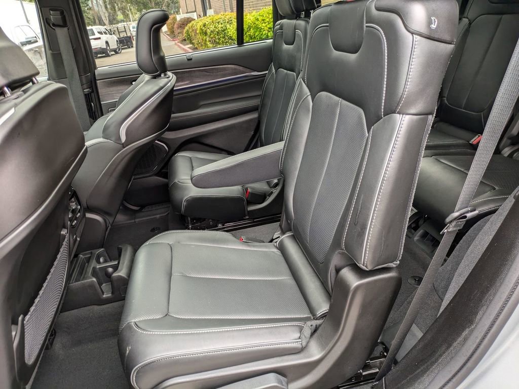 Certified 2024 Jeep Grand Cherokee L Overland w/ Advanced Protech Group III image 29