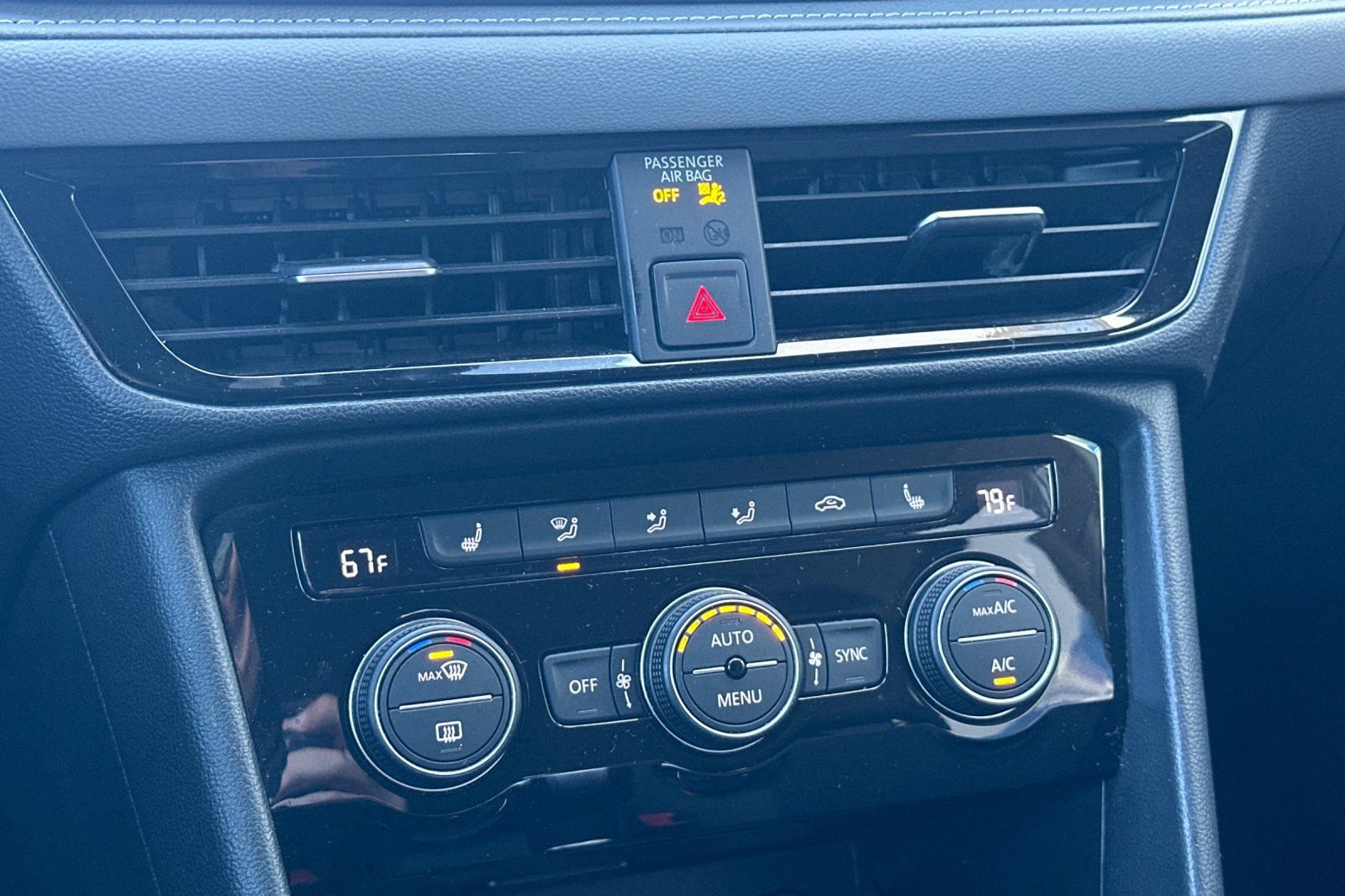 Used 2024 Volkswagen Taos SE image 25