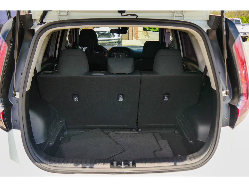 Used 2023 Kia Soul LX w/ LX Technology Package FWD image 25