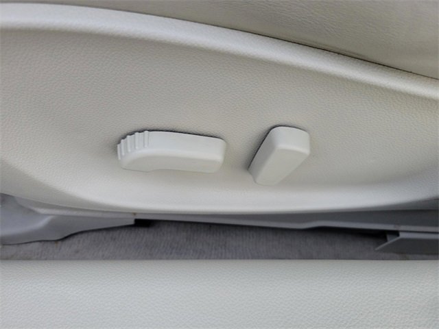 Used 2015 INFINITI Q40 w/ Moonroof Package image 16