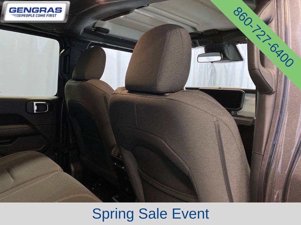 Used 2025 Jeep Wrangler Unlimited Sahara AWD/4WD image 38