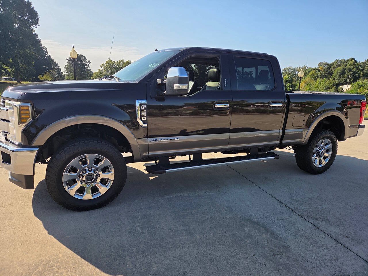 Used 2019 Ford F250 Lariat w/ Lariat Ultimate Package AWD/4WD image 2