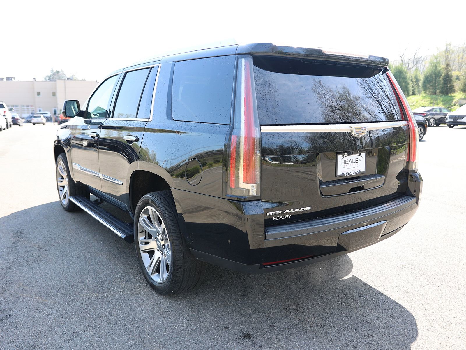 Used 2017 Cadillac Escalade Premium Luxury AWD/4WD image 5
