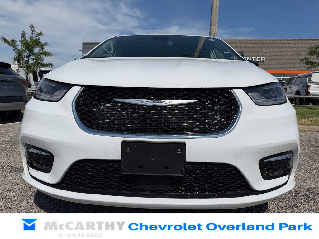 Used 2024 Chrysler Pacifica Touring-L FWD image 4